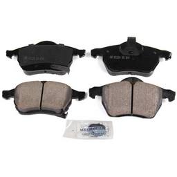 SAAB Disc Brake Pad Set - Front 5533518 - Akebono Euro Ultra-Premium EUR819